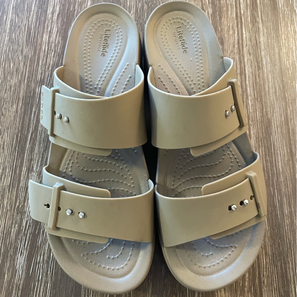 CROCS Wedge Sandals “Brooklyn Buckle”. - Picture 2 of 5